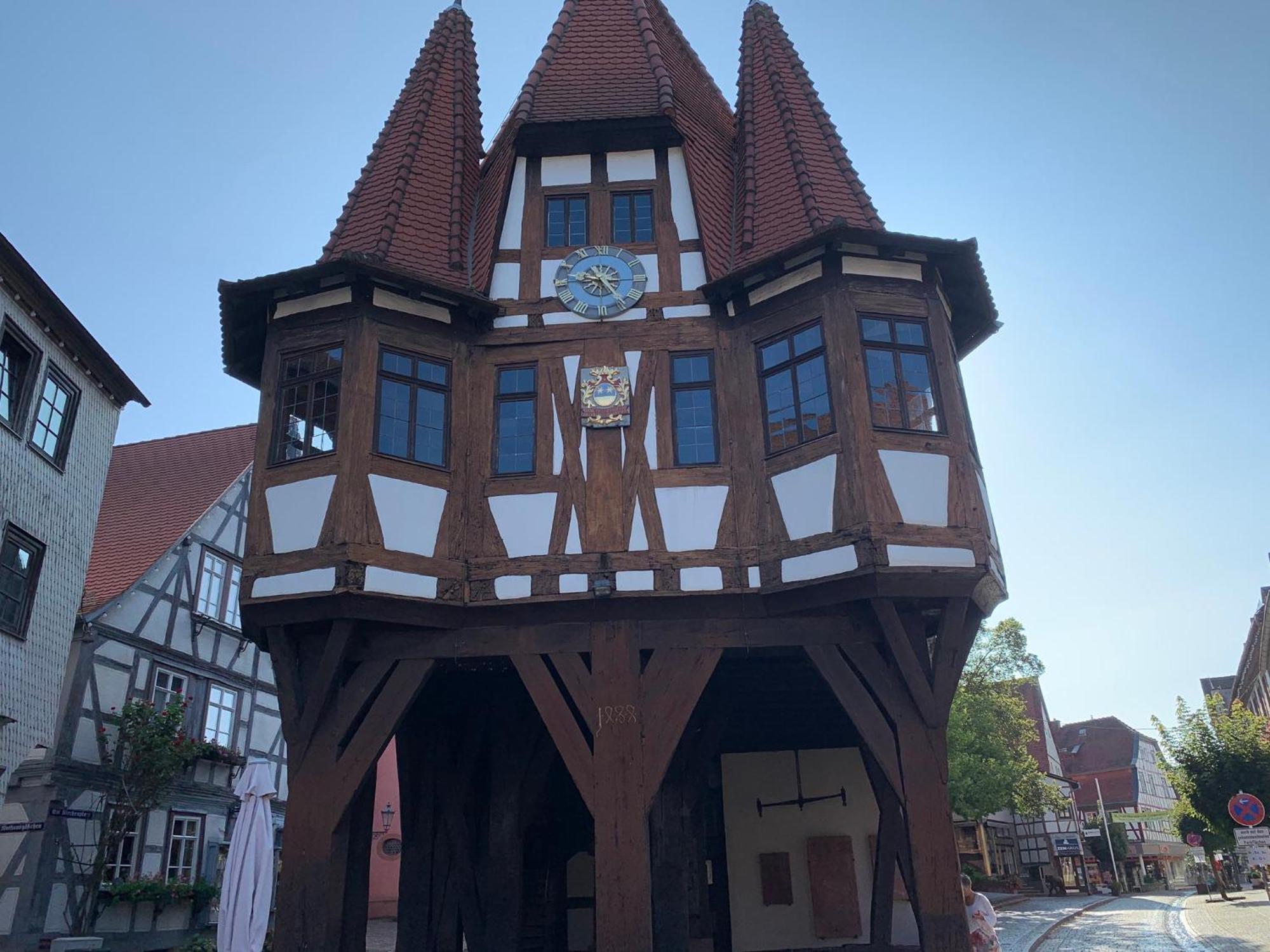 Apartment Am Historischen Rathaus 미헬슈타트 외부 사진